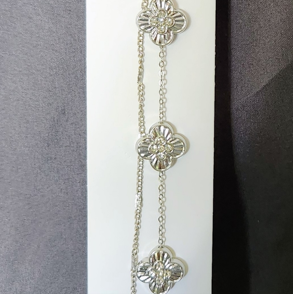 Elegant Silver Clover Bracelet